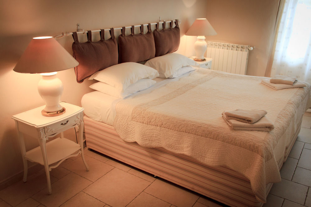 Les Carmes And Spa Le Thor Esterno foto